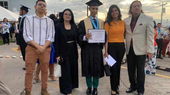 Maestros en graduación Ceutec.